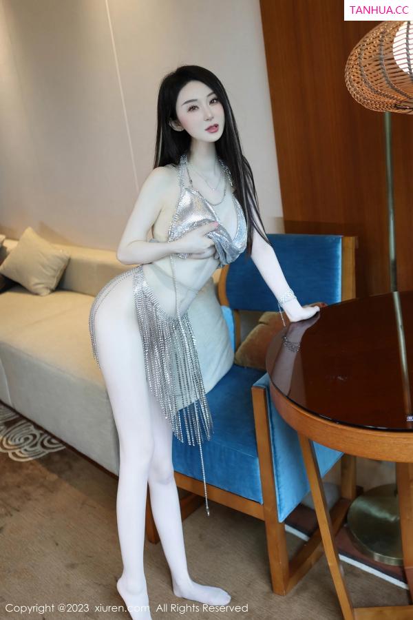   [XiuRen]高清写真图 2023.10.10 No.7483 田兮白 新人美腿第54张图片
